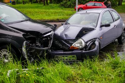 Stuttgart Heumaden: PKW Kollision nach Kurve